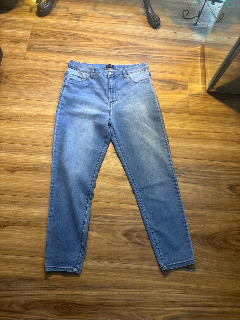 High-Rise Slim Women’s Jeans in Light Blue Size  16 Short